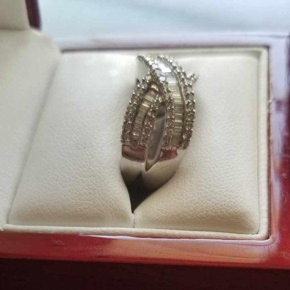 Signature Diamond Ring - Picture 5 of 8